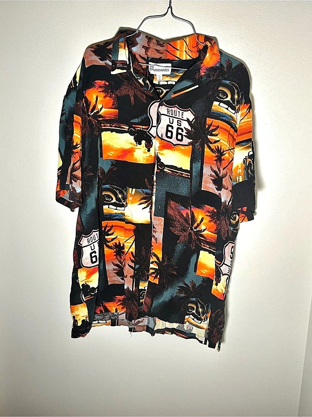 No Boundaries Abstract Print Short Sleeve Shirt XL Like New